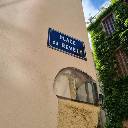 06an - Beautiful In The Heart Of Old Apartmán Antibes