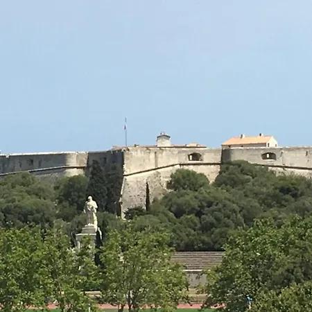 Апартаменты 06an - Beautiful In The Heart Of Old Антиб