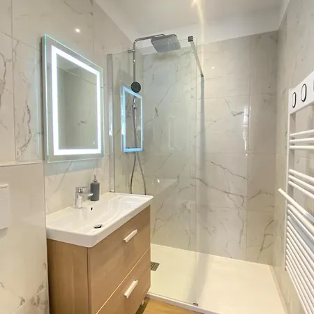 06an - Beautiful In The Heart Of Old Apartman Antibes