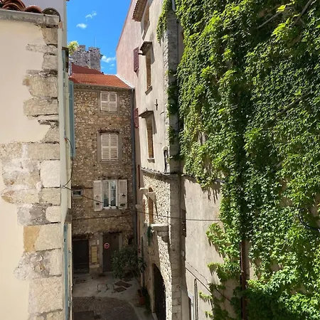06an - Beautiful In The Heart Of Old Apartament Antibes