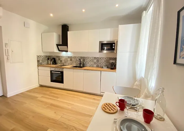 Appartement 06an - Beautiful In The Heart Of Old *